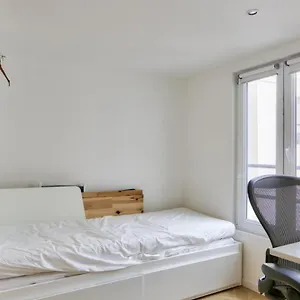 Super Studio In The 11th District Appartement