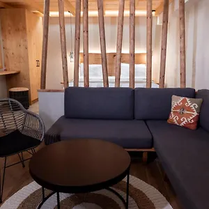 Theros By Agora Luxury In The Heart Of Heraklion (Crete)