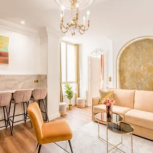Luxury 2 Bedrooms - Louvre Museum Appartement